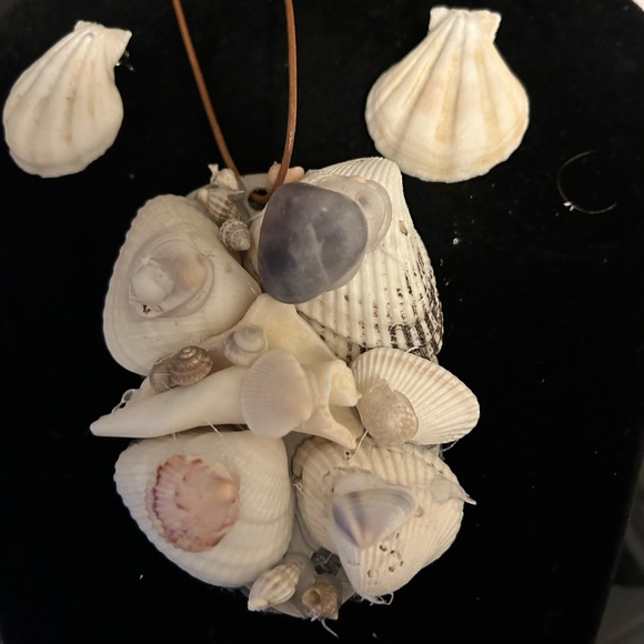 Shell necklaces - Picture 9 of 11